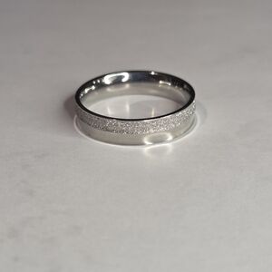 Elegant Silver Band Ring